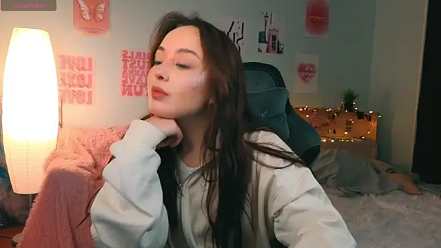 fallin lovee online show from 01/11/26, 03:44