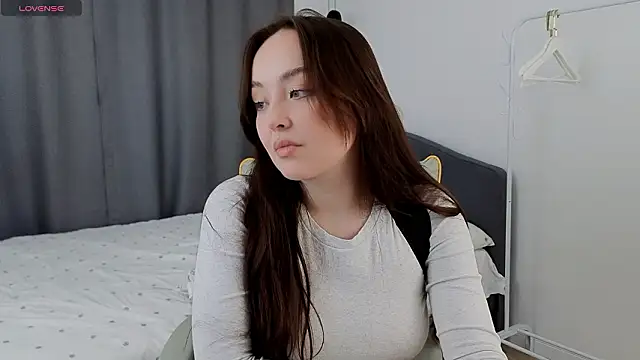 fallin lovee online show from 03/09/26, 01:48