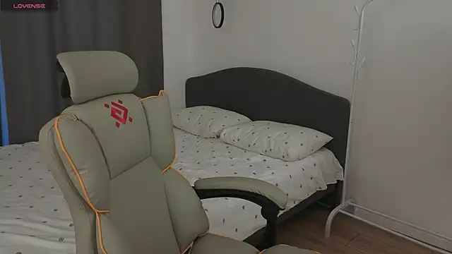 fallin lovee online show from 03/30/26, 01:45