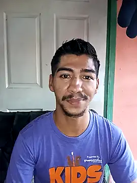 Snapshot of MR_OSMAR chatting on 12/18/25, 10:38 MR OSMAR online show from 12/18/25, 10:38