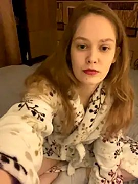 Snapshot of _MarieApril chatting on 12/19/25, 02:24 MarieApril online show from 12/19/25, 02:24