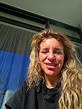 Snapshot of LaLynn chatting on 02/25/26, 11:31 LaLynn online show from 02/25/26, 11:31