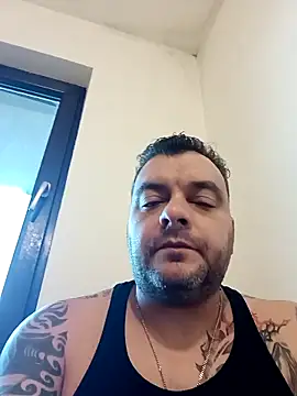 Snapshot of TomasTenerife chatting on 12/19/25, 01:40 TomasTenerife online show from 12/19/25, 01:40