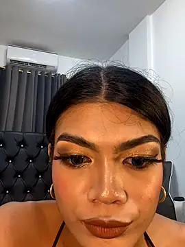 Snapshot of AveryCy chatting on 12/19/25, 04:03 AveryCy online show from 12/19/25, 04:03