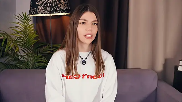 Snapshot of NeidaGowing chatting on 12/20/25, 08:54 NeidaGowing online show from 12/20/25, 08:54