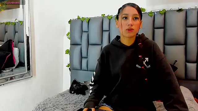 Snapshot of Celeste_71 chatting on 06/10/26, 12:37 Celeste 71 online show from 06/10/26, 12:37