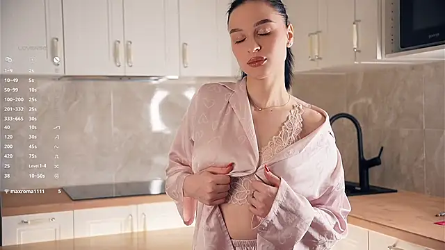 TyraEspina online show from 01/08/26, 09:17