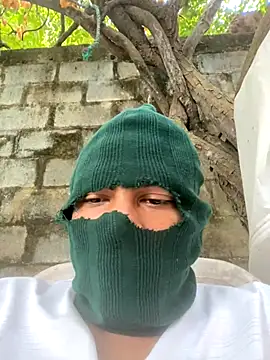 Snapshot of caat__ chatting on 12/19/25, 09:55 caat online show from 12/19/25, 09:55