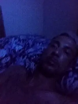 Snapshot of MAGRINdaVr chatting on 12/20/25, 03:35 MAGRINdaVr online show from 12/20/25, 03:35