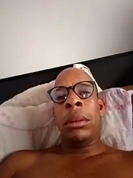 Snapshot of joseLive23 chatting on 04/15/26, 04:03 joseLive23 online show from 04/15/26, 04:03