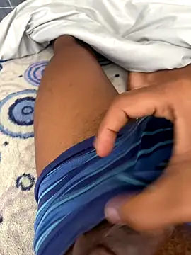 Snapshot of tristenmiles chatting on 12/20/25, 04:30 tristenmiles online show from 12/20/25, 04:30