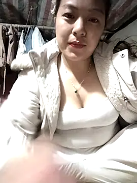 Snapshot of Lucky_cutee chatting on 04/24/26, 11:34 Lucky cutee online show from 04/24/26, 11:34