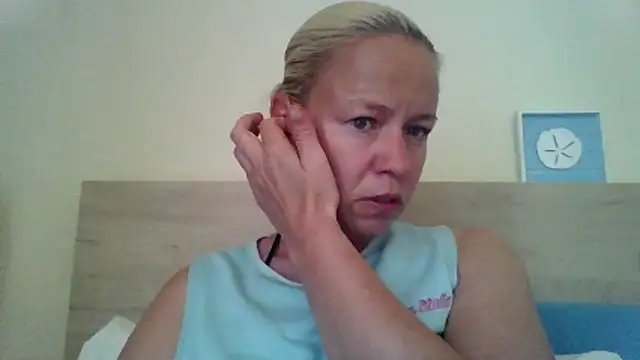 jennyblondeuk online show from 05/13/26, 03:42