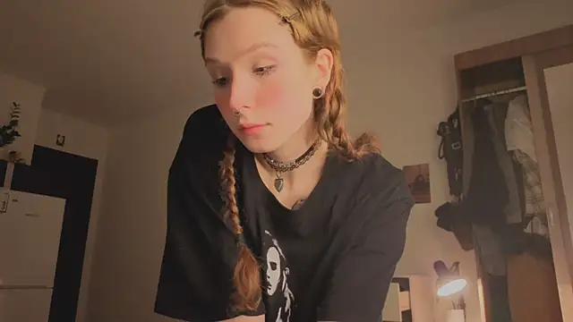 Snapshot of poli_blink chatting on 04/01/26, 01:39 poli blink online show from 04/01/26, 01:39