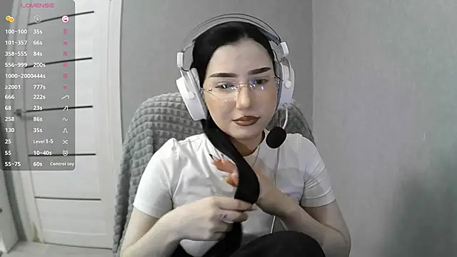 FaviolaHurl online show from 12/20/25, 06:04