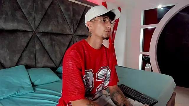 Snapshot of Stone_Biker chatting on 12/23/25, 02:09 Stone Biker online show from 12/23/25, 02:09