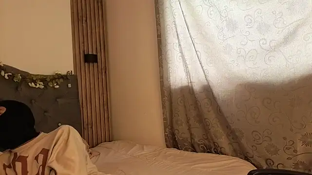 cute emmma online show from 04/20/26, 11:35