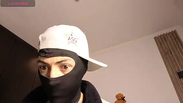 cute emmma online show from 04/30/26, 11:05