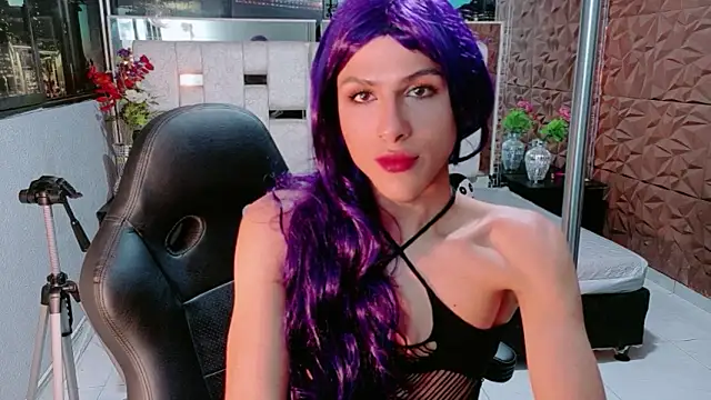 Snapshot of CarolineJesh chatting on 12/23/25, 02:53 CarolineJesh online show from 12/23/25, 02:53