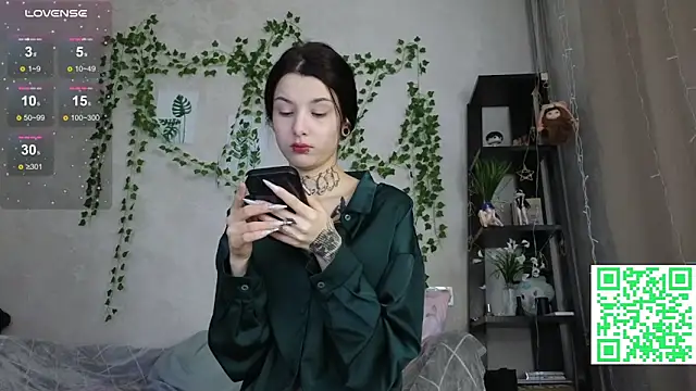 LeonaHinnes online show from 02/12/26, 02:28