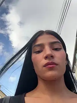 Snapshot of Ema_Rose_ chatting on 12/21/25, 10:06 Ema Rose online show from 12/21/25, 10:06