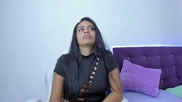 Snapshot of Megansweetcome chatting on 03/03/26, 11:38 Megansweetcome online show from 03/03/26, 11:38