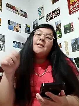 Snapshot of Lunaaaa_Hot chatting on 12/22/25, 04:09 Lunaaaa Hot online show from 12/22/25, 04:09