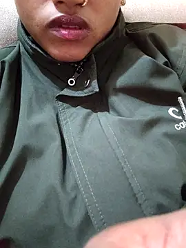 Snapshot of pujas43 chatting on 12/21/25, 04:14 pujas43 online show from 12/21/25, 04:14