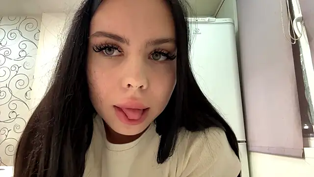 Snapshot of CherlyKeiper chatting on 12/21/25, 03:30 CherlyKeiper online show from 12/21/25, 03:30