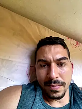 Snapshot of LuanTeles29 chatting on 12/21/25, 04:03 LuanTeles29 online show from 12/21/25, 04:03