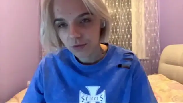 Scarlet cat online show from 12/23/25, 09:07