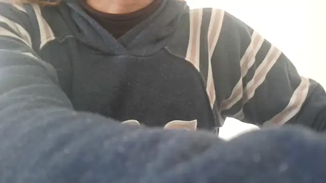 Snapshot of Filipasantoss1 chatting on 12/22/25, 03:09 Filipasantoss1 online show from 12/22/25, 03:09