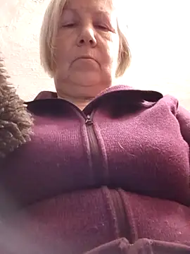 Snapshot of KlaudiaDarling chatting on 01/06/26, 02:10 KlaudiaDarling online show from 01/06/26, 02:10