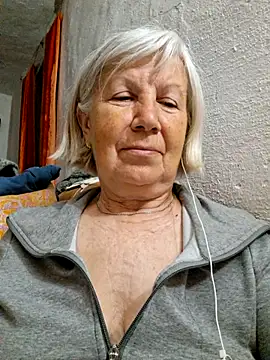 KlaudiaDarling online show from 05/17/26, 06:37