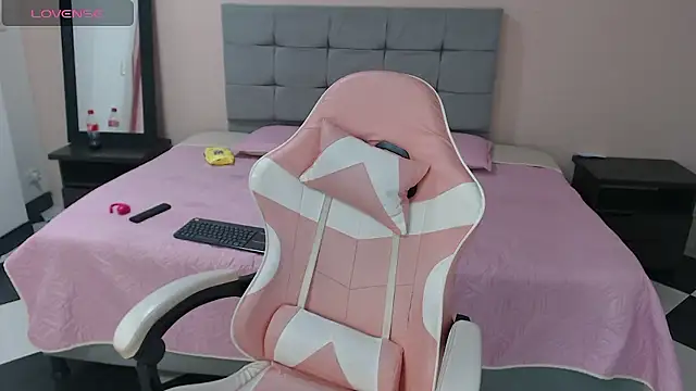 Abby Hiiltoon online show from 01/14/26, 04:29