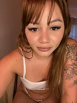 Snapshot of Isisbennett chatting on 04/27/26, 06:39 Isisbennett online show from 04/27/26, 06:39