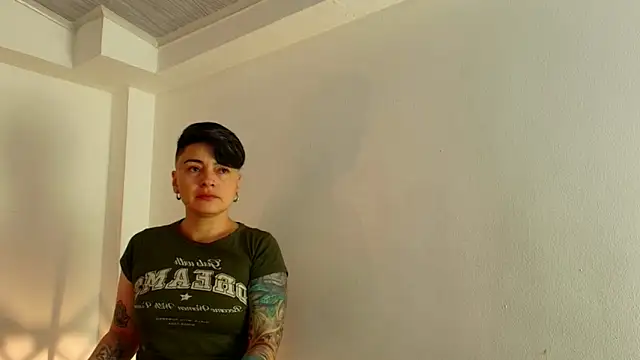 kat paradise online show from 04/10/26, 11:48