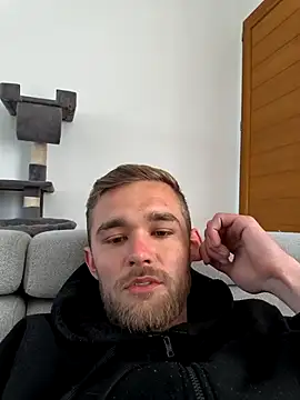 Benjamiinlt online show from 04/21/26, 09:37