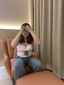 Snapshot of mo-mo-69 chatting on 04/06/26, 01:25 mo-mo-69 online show from 04/06/26, 01:25