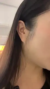 Snapshot of mo-mo-69 chatting on 04/11/26, 11:36 mo-mo-69 online show from 04/11/26, 11:36