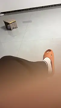 Snapshot of mo-mo-69 chatting on 04/12/26, 12:10 mo-mo-69 online show from 04/12/26, 12:10