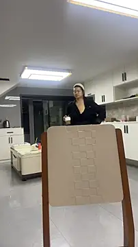 Snapshot of mo-mo-69 chatting on 04/16/26, 02:29 mo-mo-69 online show from 04/16/26, 02:29