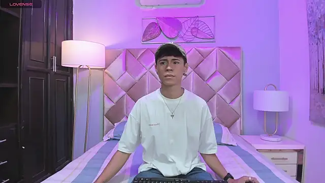 Snapshot of Dante_x06 chatting on 01/14/26, 12:00 Dante x06 online show from 01/14/26, 12:00