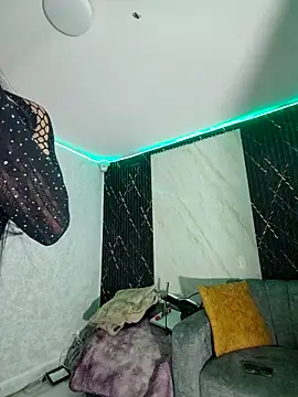 Snapshot of Isis_Hot__ chatting on 02/16/26, 11:17 Isis Hot online show from 02/16/26, 11:17