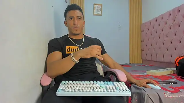 axelsavage042 online show from 01/12/26, 07:41