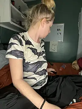 Autumn paige online show from 02/12/26, 12:38