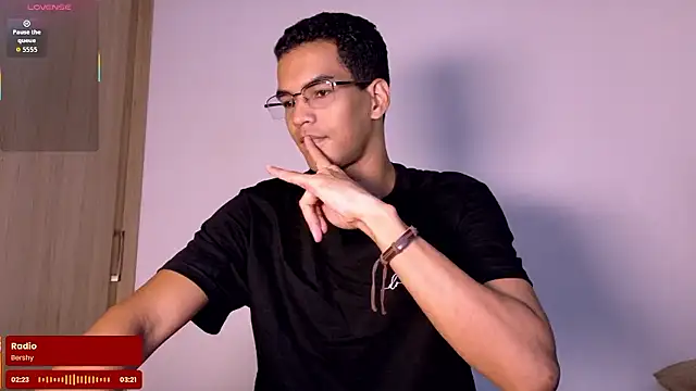 Pikashu7u7 online show from 01/10/26, 06:42