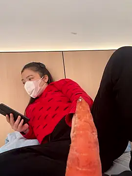 Snapshot of Faded_pink chatting on 01/13/26, 02:39 Faded pink online show from 01/13/26, 02:39