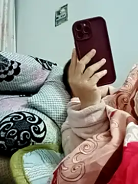 Snapshot of Faded_pink chatting on 01/14/26, 12:55 Faded pink online show from 01/14/26, 12:55