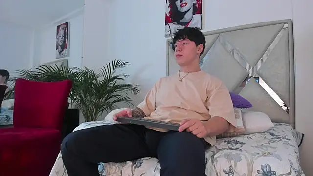 Liam saint online show from 03/05/26, 01:29